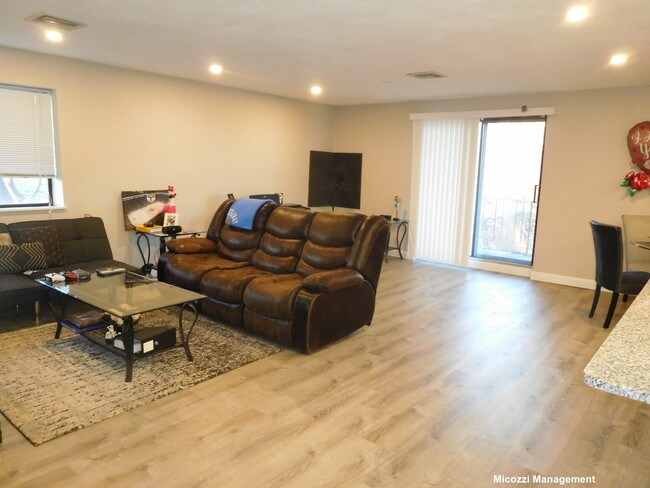 Foto del edificio - 404 Langley Rd