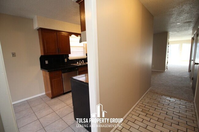 Foto del edificio - 5602 S Harvard Ct Unit B Tulsa OK 74135