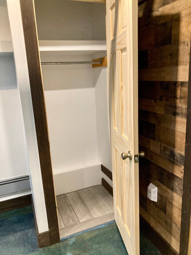 Closet - 1071 Greene Ave