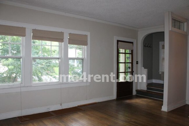 Building Photo - 5617 Kenwood Ave