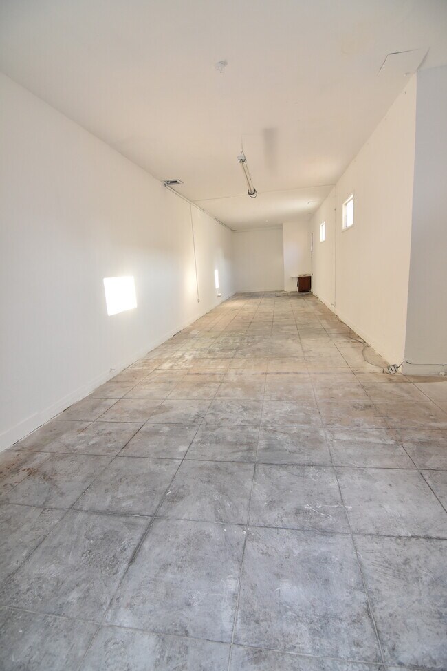 Building Photo - 2360 W. Washington Blvd Los Angeles, CA 90018