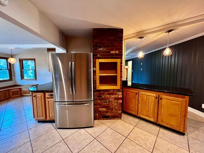 Foto del edificio - Brick ranch on half acre lot in Virginia Beach