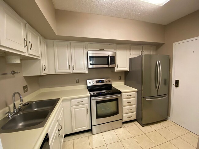 Building Photo - 1 bed/1 bath in a luxury building on St. C...