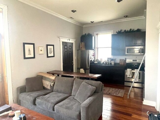 Photo - 932 N Noble St Apartment