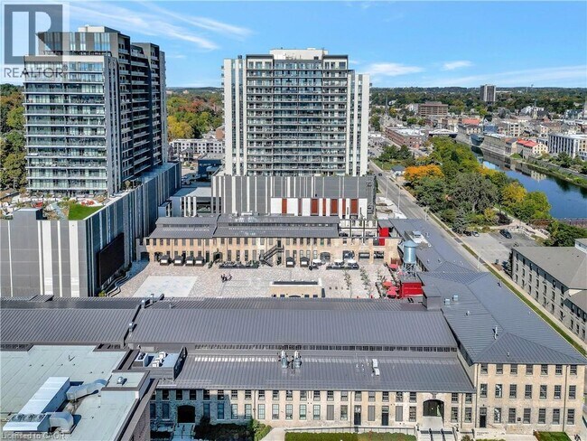 Photo du bâtiment - 50 Grand Ave S