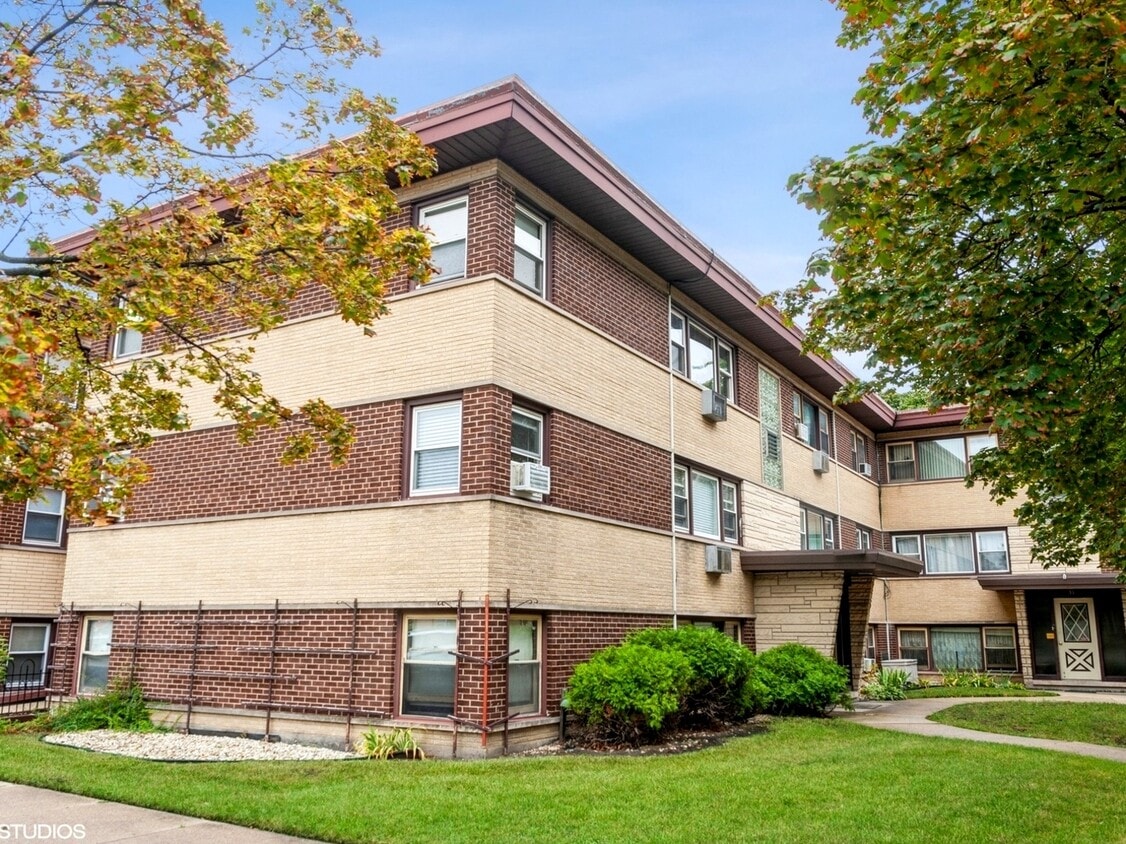 30 Conti Pkwy Unit 2N, Elmwood Park, IL 60707 Condo for Rent in Elmwood Park, IL