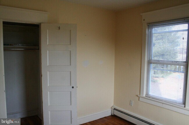 Building Photo - 144 W Franklin Ave