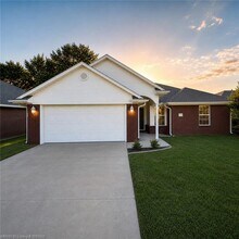 Building Photo - 6812 Red Pine