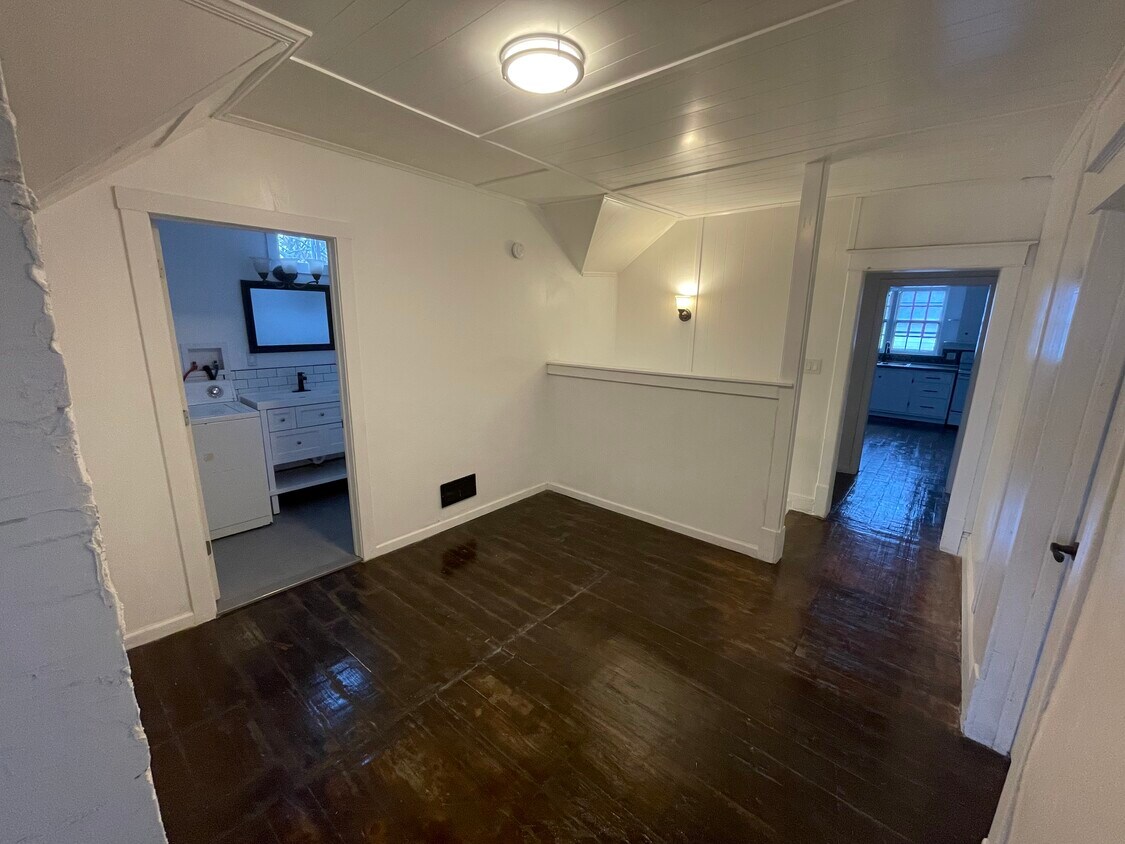 Living Room - 311 E Melendy St