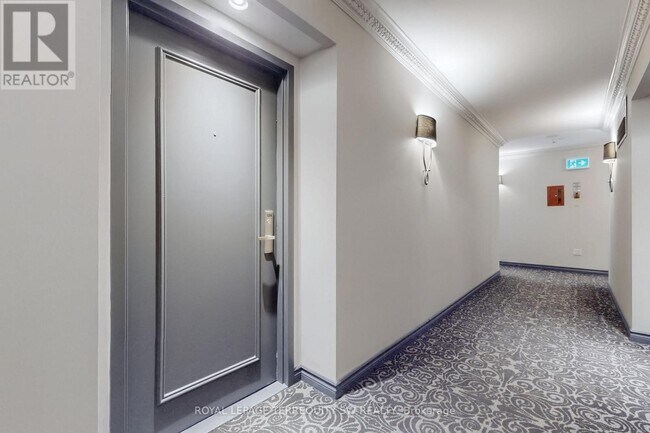 Building Photo - 71 Simcoe St