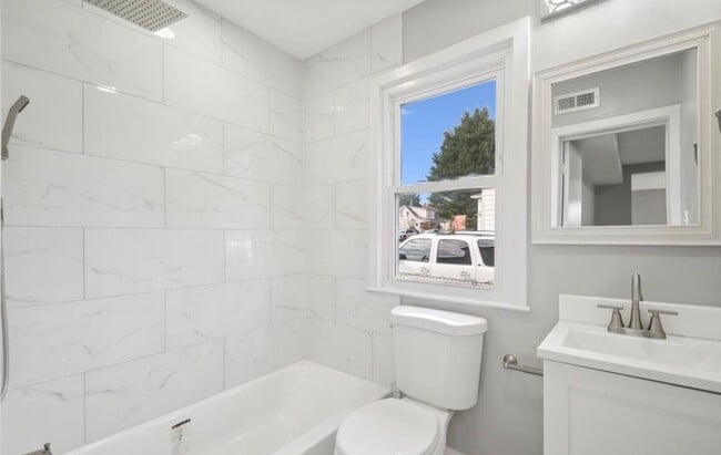 Building Photo - 3814 Walnut Ave