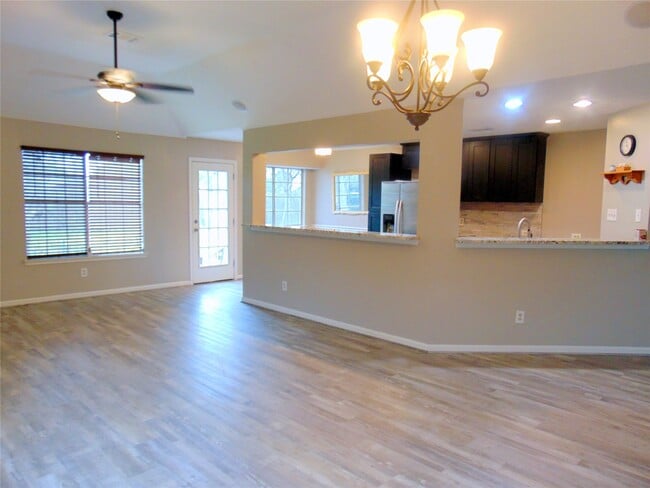 Foto del edificio - 1809 Edinburg Ave