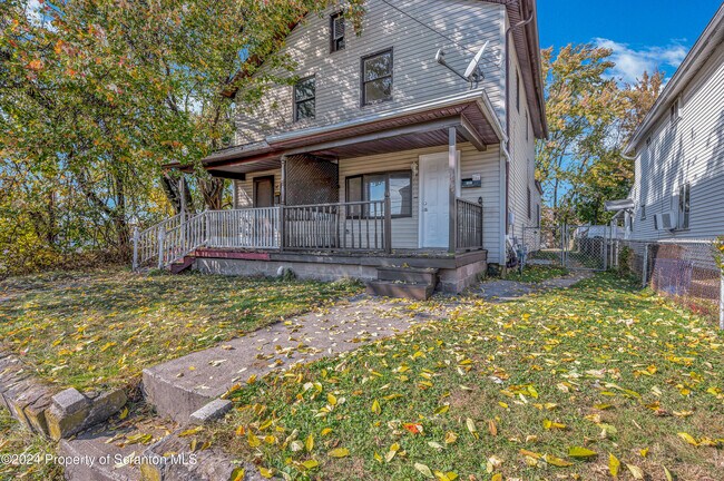 Building Photo - 1515 Meylert Ave