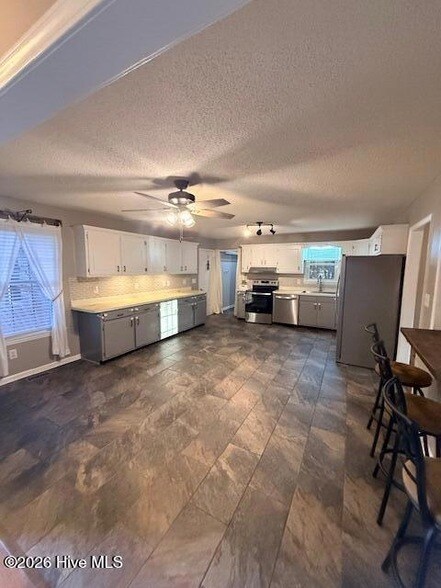 Building Photo - 991 Hardesty Loop Rd