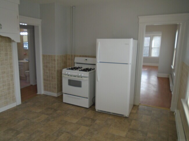 Building Photo - 22 Knoll St