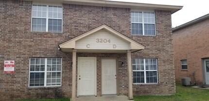 Building Photo - 3204 Hereford Ln