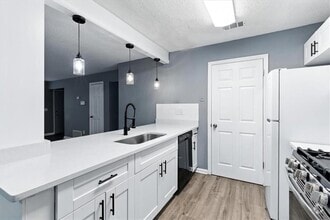 Building Photo - 3009 Hawthorne Pl