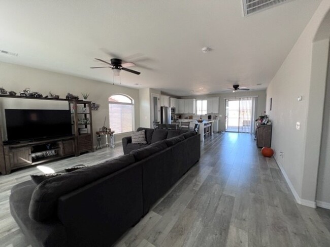 Foto del edificio - 3BR Laughlin Ranch gated , 3car BOAT DEEP ...