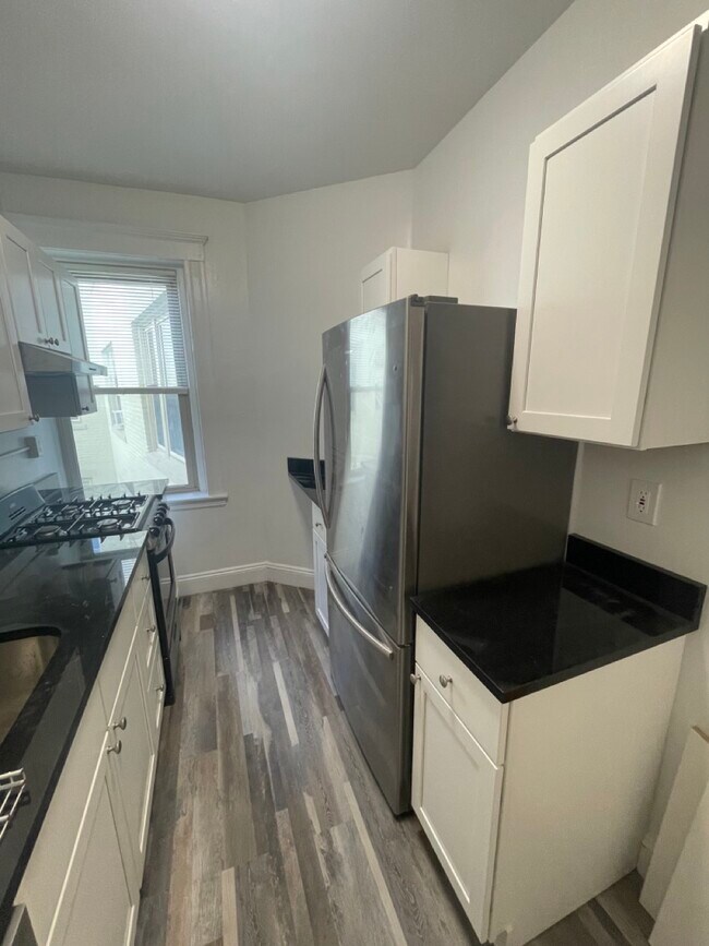 Foto del edificio - 130 Brainerd Rd