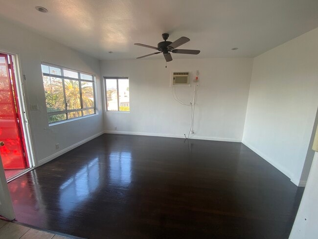 Building Photo - 357 Douglas St