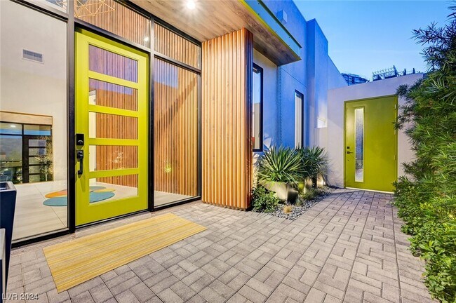 Foto del edificio - 678 Falcon Summit Ct