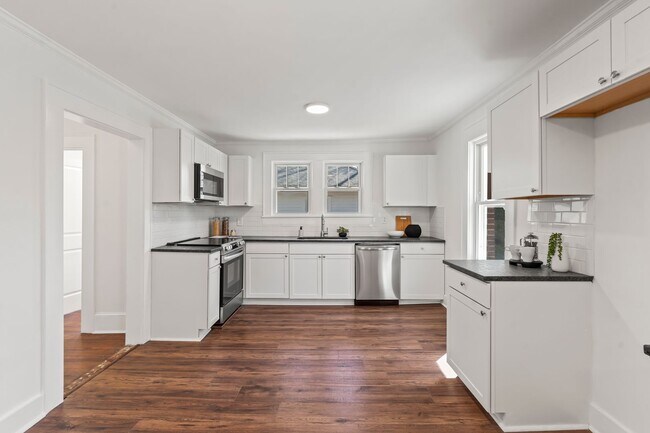 Building Photo - There is a Wow Factor in this Fully Renova...
