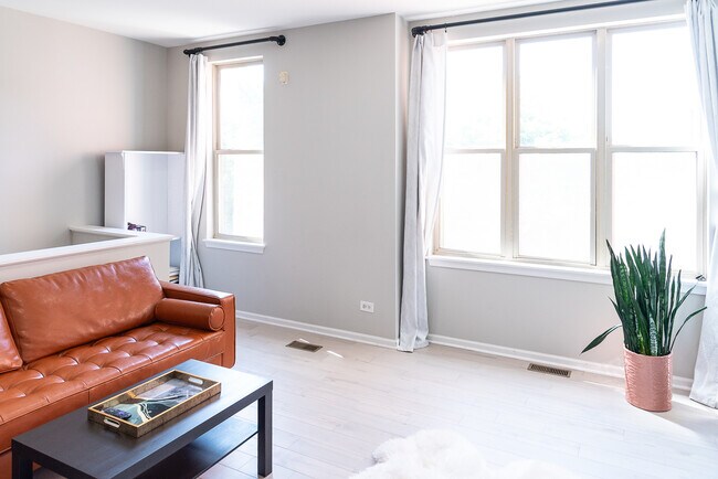 Foto del edificio - 706 W Evergreen Ave