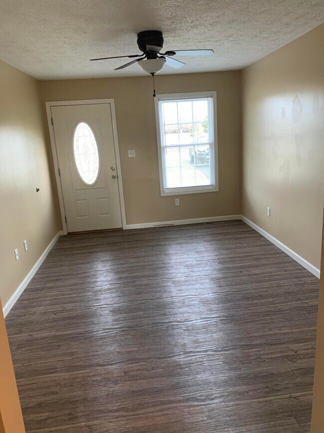 Building Photo - 401 Opossum Kingdom Rd