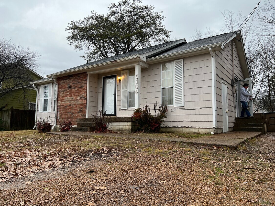 Front of house. - 3104 Stoney Brook Cir