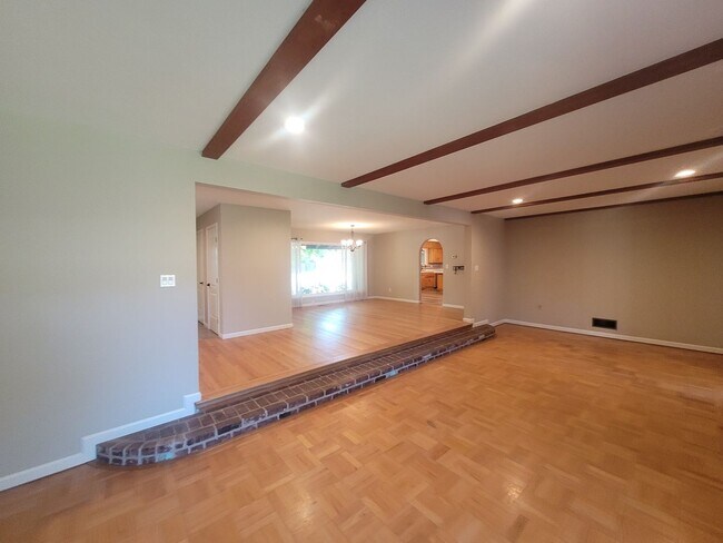 Foto del edificio - Spacious Carmichael home in Winding Wy / G...