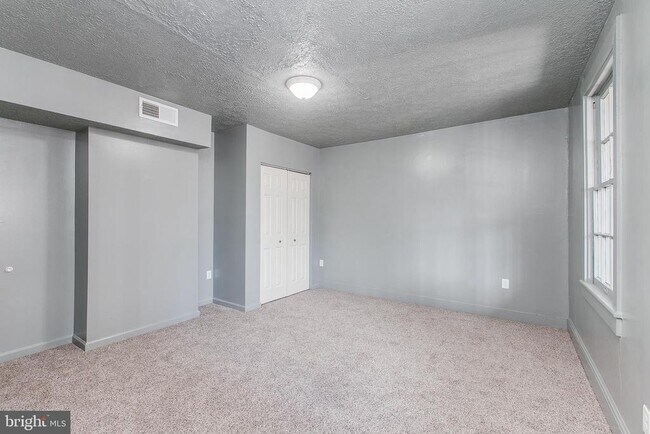 Foto del edificio - 318 N Market St