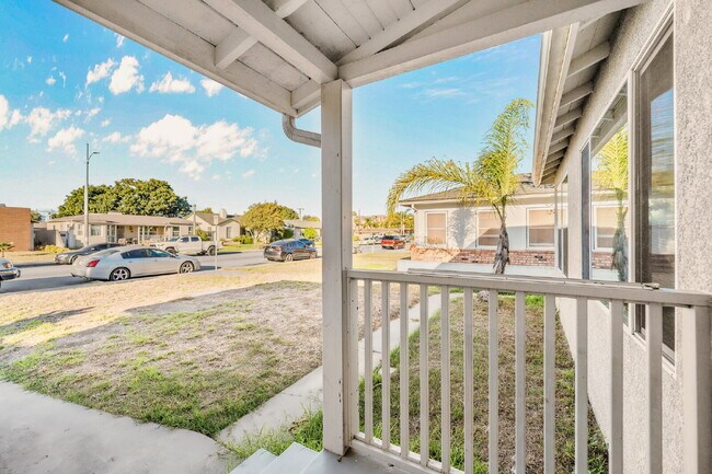 Foto del edificio - "Charming 2-Bedroom Retreat on Douglas Ave...