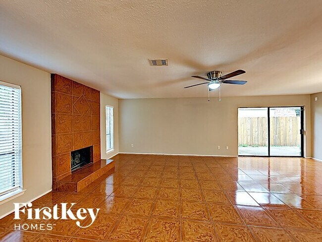 Foto del edificio - 10615 Heather Hill Dr