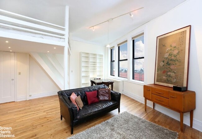 Building Photo - Sweet West Village Loft Rental