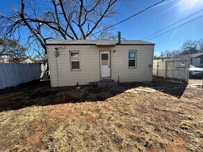 Building Photo - 2421 22nd St