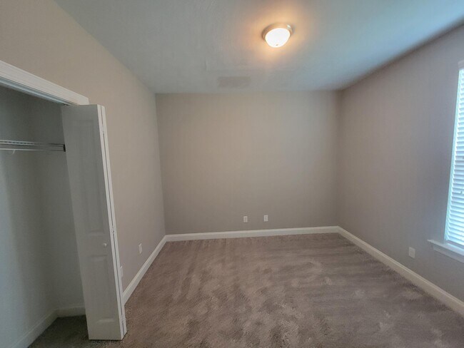 Building Photo - 1733 Ethan Way