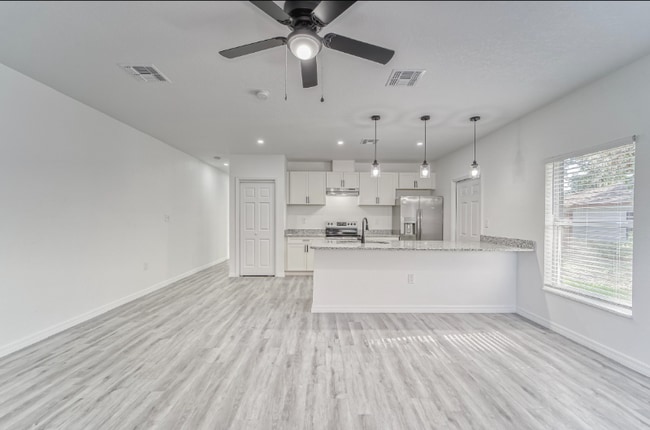 Building Photo - 739 Pineville Ln