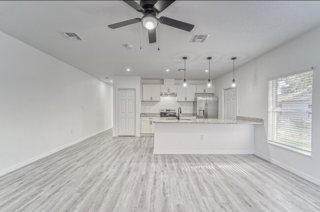 Foto del edificio - 739 Pineville Ln