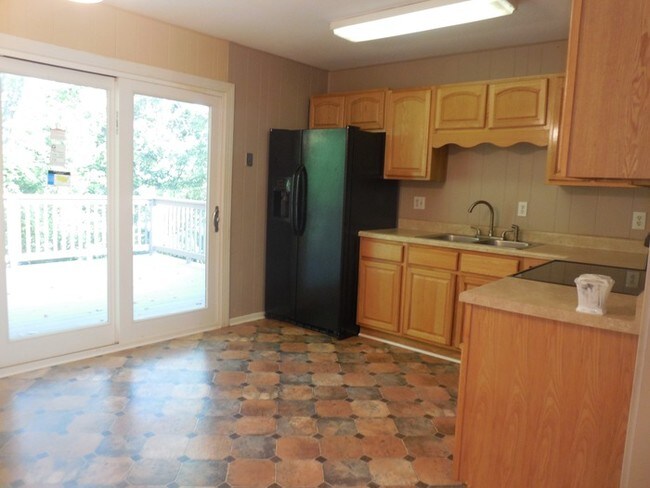 Building Photo - 6413 Shrewsbury Dr