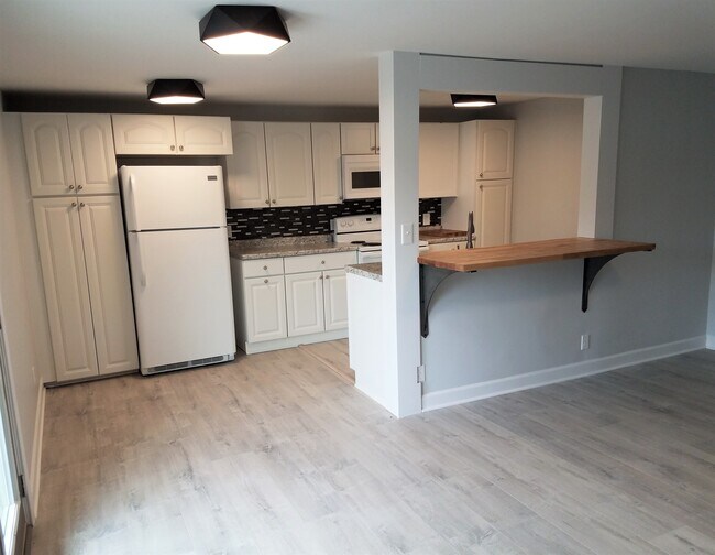 Cocina desde la entrada - 7581 Warner Rd