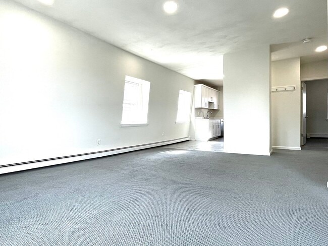 Building Photo - 478 Saratoga St