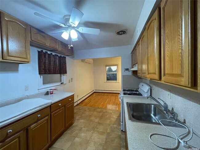 Foto del edificio - 97-16 159th Ave