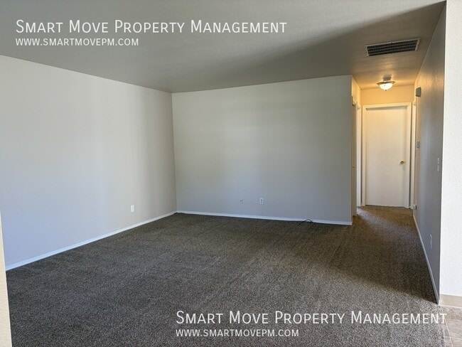 Building Photo - 981 E Blue Heron St