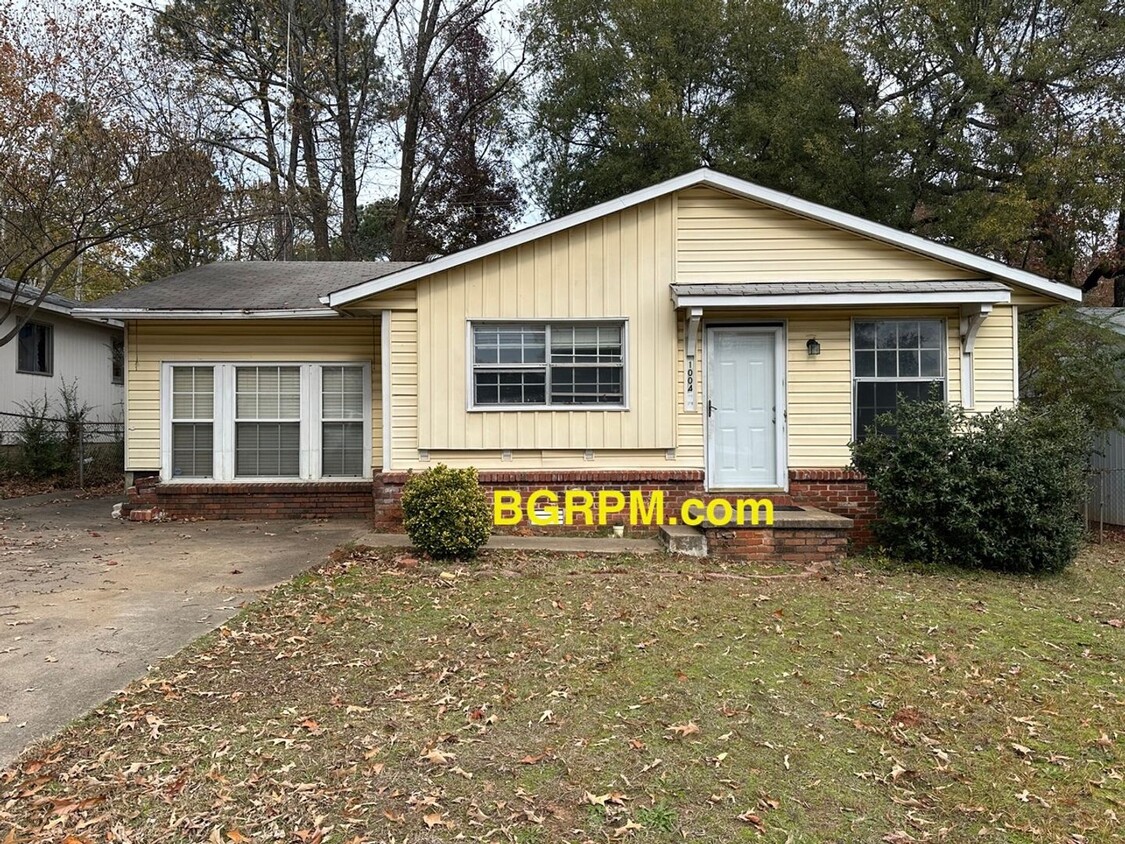 Primary Photo - 3 Bd, 1 1/2 BA, home in Jacksonville