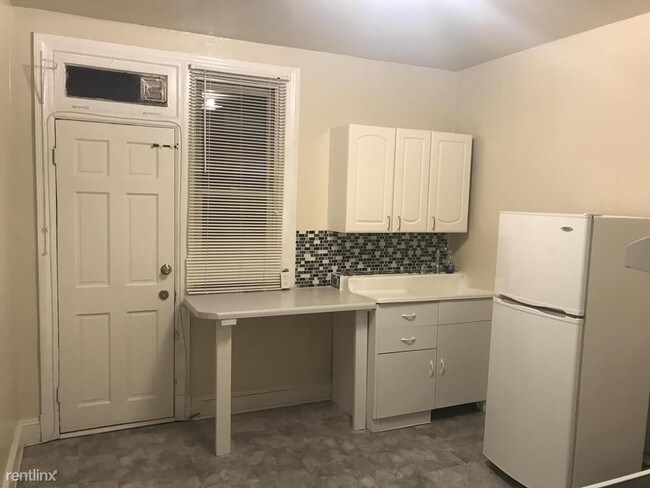 Building Photo - 2 br, 1 bath Apartment - 6063 Harford Rd
