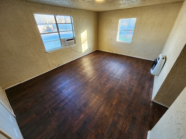 Building Photo - 913 N Highland Ave
