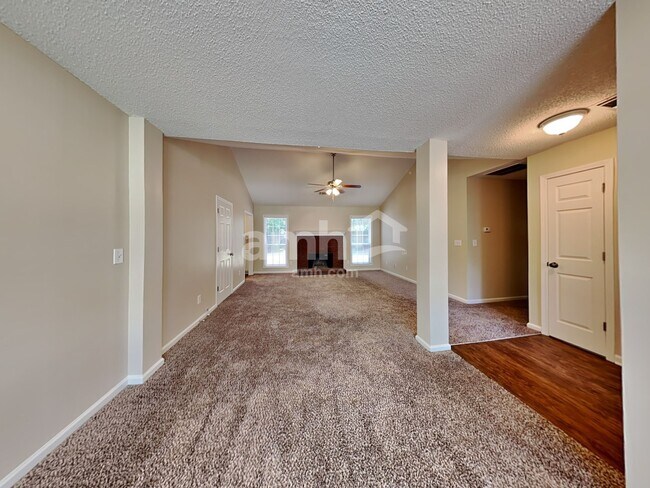 Foto del edificio - 2725 Freemans Walk Dr