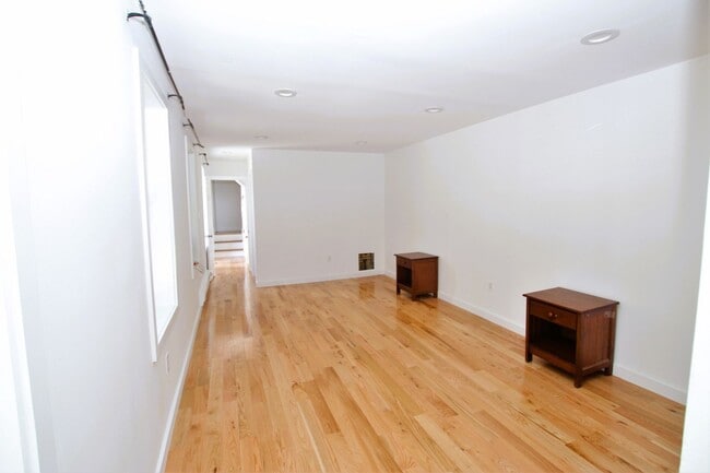 Building Photo - Beautiful 2 bedroom in fishtown available ...