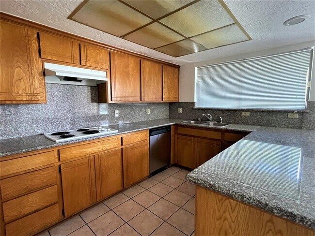 Foto del edificio - 16814 Pinemoor Way