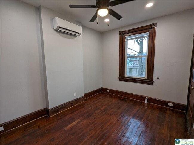 Building Photo - 136 S 8th St
